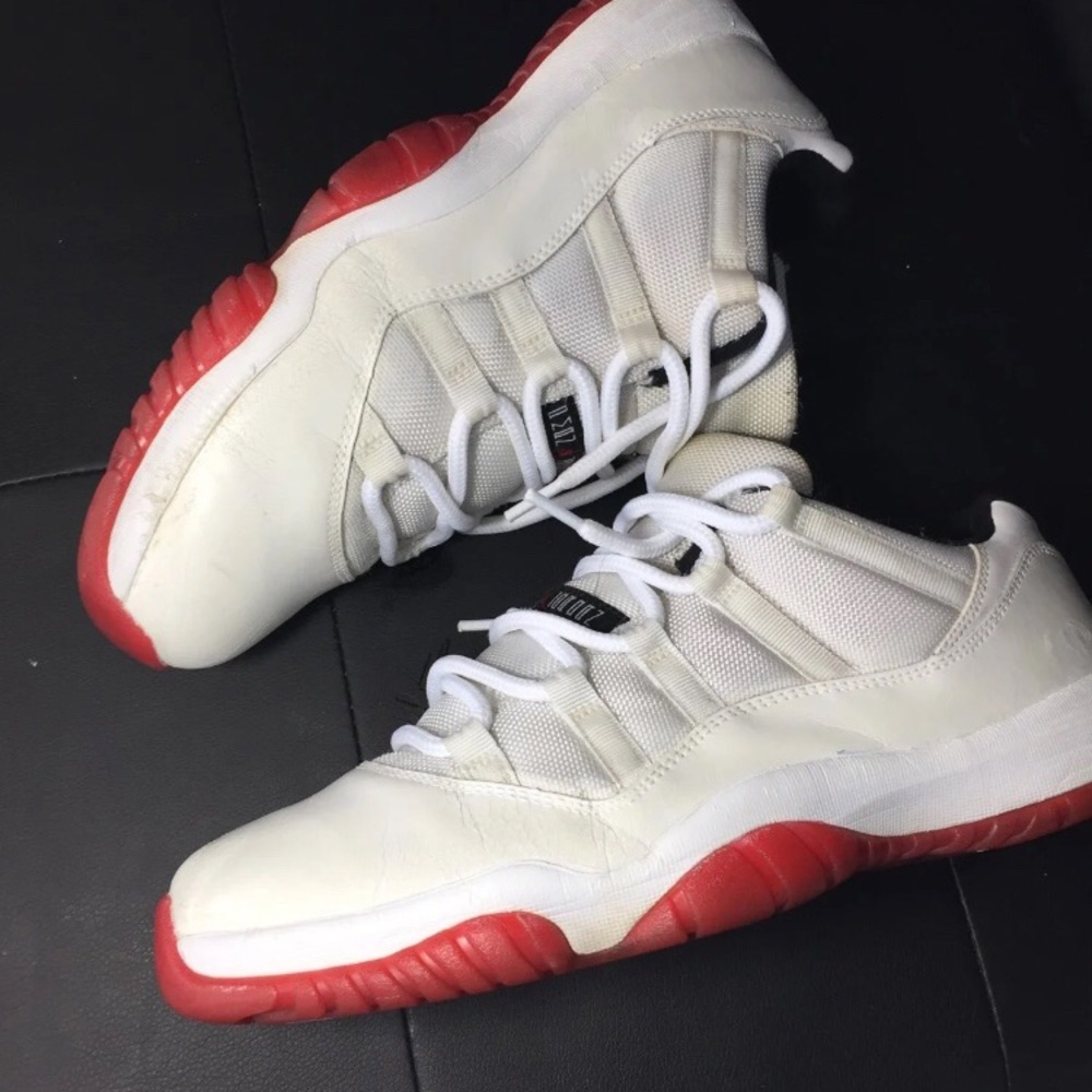 Jordan 11 LOW “Cherry Bottoms”